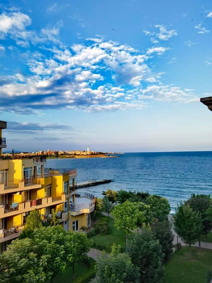 Dl Apartments Aheloy Buitenkant foto