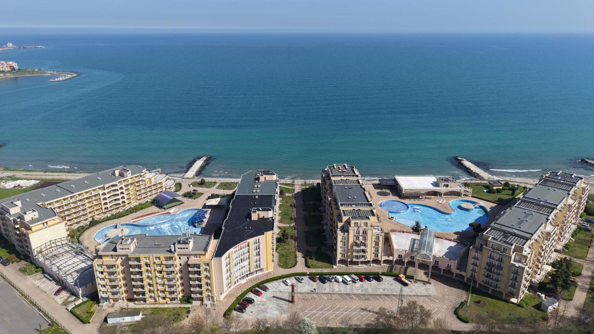 Dl Apartments Aheloy Buitenkant foto